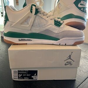 Air Jordan 4 Retro - White and Green Sneakers with Breathable Upper.  Worn once